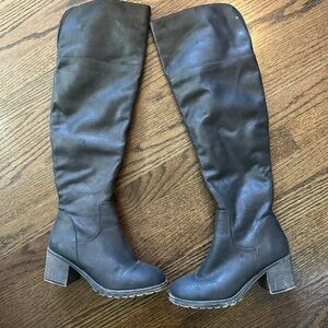Women’s over the knee boots size 6